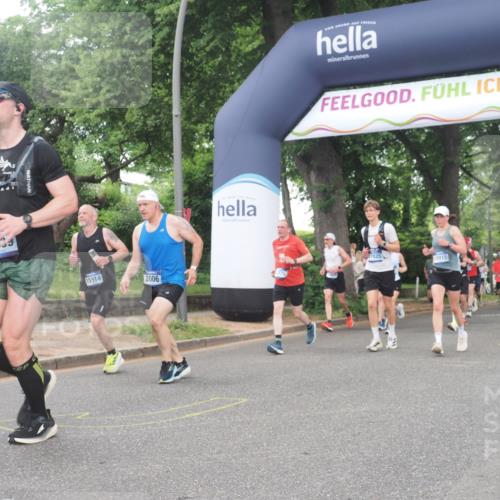 29.06.2025 - hella hamburg halbmarathon KatJ http://msf.ph/oto/8514012 29.06.2025 10:45:56 Zwischen KM18-KM19 1285, 2006, 5926, 6202 meine-sportfotos.de