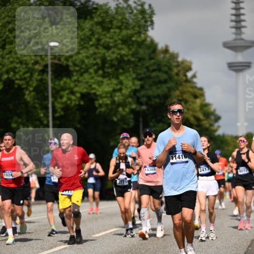 29.06.2025 - hella hamburg halbmarathon Dr. Thomas Lammeyer http://msf.ph/oto/8514016 29.06.2025 10:02:11 Kennedybrücke 1034, 1179, 1815, 2029, 2070, 2417, 2636, 2711, 3041, 3114, 3251, 3819, 4814, 4903, 5093, 5259, 5305, 5378, 5721, 5775, 5894, 6164, 6272, 6580, 6754, 6897, 7065, 7409, 7509, 7856, 7896, 8311, 8449, 8508, 8590, 8825, 9012, 9057, 9065, 9562, 9656, 9835, 10084, 11208, 11214, 11217, 11310, 11416 meine-sportfotos.de