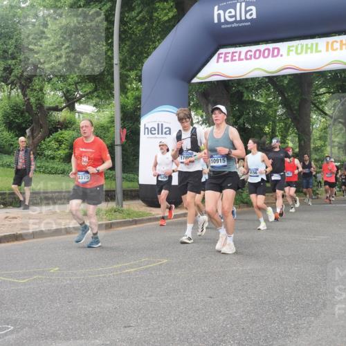 29.06.2025 - hella hamburg halbmarathon KatJ http://msf.ph/oto/8514025 29.06.2025 10:45:57 Zwischen KM18-KM19 1285, 2006, 2957 meine-sportfotos.de