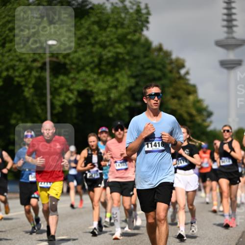 29.06.2025 - hella hamburg halbmarathon Dr. Thomas Lammeyer http://msf.ph/oto/8514036 29.06.2025 10:02:12 Kennedybrücke 1034, 1179, 1285, 1815, 2029, 2070, 2417, 2711, 3041, 3114, 3251, 3819, 4903, 5093, 5259, 5305, 5378, 5721, 5775, 5894, 6164, 6272, 6580, 6754, 6897, 7065, 7409, 7509, 7856, 7896, 8311, 8449, 8508, 8590, 8825, 9012, 9057, 9065, 9562, 9656, 9835, 10084, 11208, 11214, 11217, 11310, 11416 meine-sportfotos.de