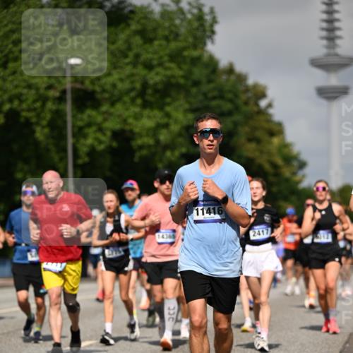 29.06.2025 - hella hamburg halbmarathon Dr. Thomas Lammeyer http://msf.ph/oto/8514041 29.06.2025 10:02:12 Kennedybrücke 1034, 1179, 1285, 1815, 2029, 2070, 2417, 2711, 3041, 3114, 3251, 3819, 4903, 5093, 5259, 5305, 5378, 5721, 5775, 5894, 6164, 6272, 6580, 6754, 6897, 7065, 7409, 7509, 7856, 7896, 8311, 8449, 8508, 8590, 8825, 9012, 9057, 9065, 9562, 9656, 9835, 10084, 11208, 11214, 11217, 11310, 11416 meine-sportfotos.de
