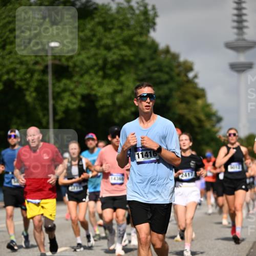 29.06.2025 - hella hamburg halbmarathon Dr. Thomas Lammeyer http://msf.ph/oto/8514044 29.06.2025 10:02:12 Kennedybrücke 1034, 1179, 1285, 1815, 2029, 2070, 2417, 2711, 3041, 3114, 3251, 3819, 4903, 5093, 5259, 5305, 5378, 5721, 5775, 5894, 6164, 6272, 6580, 6754, 6897, 7065, 7409, 7509, 7856, 7896, 8311, 8449, 8508, 8590, 8825, 9012, 9057, 9065, 9562, 9656, 9835, 10084, 11208, 11214, 11217, 11310, 11416 meine-sportfotos.de