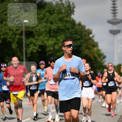 29.06.2025 - hella hamburg halbmarathon Dr. Thomas Lammeyer http://msf.ph/oto/8514045 29.06.2025 10:02:12 Kennedybrücke 1034, 1179, 1285, 1815, 2029, 2070, 2417, 2711, 3041, 3114, 3251, 3819, 4903, 5093, 5259, 5305, 5378, 5721, 5775, 5894, 6164, 6272, 6580, 6754, 6897, 7065, 7409, 7509, 7856, 7896, 8311, 8449, 8508, 8590, 8825, 9012, 9057, 9065, 9562, 9656, 9835, 10084, 11208, 11214, 11217, 11310, 11416 meine-sportfotos.de