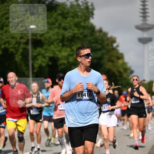 29.06.2025 - hella hamburg halbmarathon Dr. Thomas Lammeyer http://msf.ph/oto/8514052 29.06.2025 10:02:12 Kennedybrücke 1034, 1179, 1285, 1815, 2029, 2070, 2417, 2711, 3041, 3114, 3251, 3819, 4903, 5093, 5259, 5305, 5378, 5721, 5775, 5894, 6164, 6272, 6580, 6754, 6897, 7065, 7409, 7509, 7856, 7896, 8311, 8449, 8508, 8590, 8825, 9012, 9057, 9065, 9562, 9656, 9835, 10084, 11208, 11214, 11217, 11310, 11416 meine-sportfotos.de