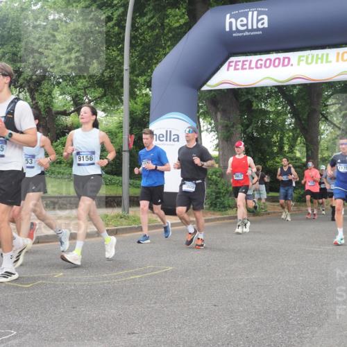 29.06.2025 - hella hamburg halbmarathon KatJ http://msf.ph/oto/8514059 29.06.2025 10:45:58 Zwischen KM18-KM19 1285, 2006, 2957 meine-sportfotos.de