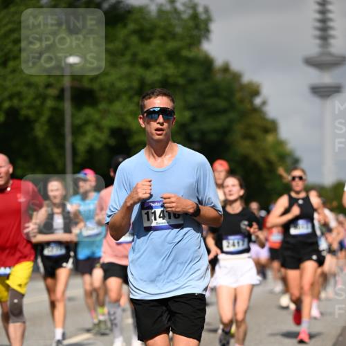 29.06.2025 - hella hamburg halbmarathon Dr. Thomas Lammeyer http://msf.ph/oto/8514063 29.06.2025 10:02:13 Kennedybrücke 1034, 1285, 1815, 2029, 2034, 2070, 2417, 2711, 3041, 3114, 3251, 3819, 4903, 5093, 5259, 5305, 5378, 5721, 5775, 5894, 6164, 6272, 6580, 6754, 6897, 7065, 7409, 7509, 7856, 7896, 8311, 8449, 8508, 8590, 8825, 9012, 9057, 9562, 9656, 10084, 11208, 11214, 11217, 11310, 11416 meine-sportfotos.de