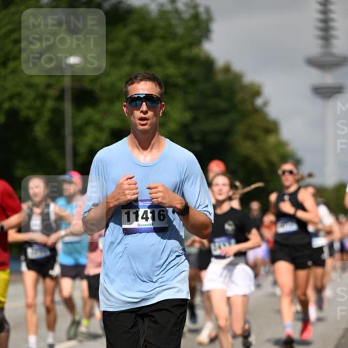 29.06.2025 - hella hamburg halbmarathon Dr. Thomas Lammeyer http://msf.ph/oto/8514064 29.06.2025 10:02:13 Kennedybrücke 1034, 1285, 1815, 2029, 2034, 2070, 2417, 2711, 3041, 3114, 3251, 3819, 4903, 5093, 5259, 5305, 5378, 5721, 5775, 5894, 6164, 6272, 6580, 6754, 6897, 7065, 7409, 7509, 7856, 7896, 8311, 8449, 8508, 8590, 8825, 9012, 9057, 9562, 9656, 10084, 11208, 11214, 11217, 11310, 11416 meine-sportfotos.de