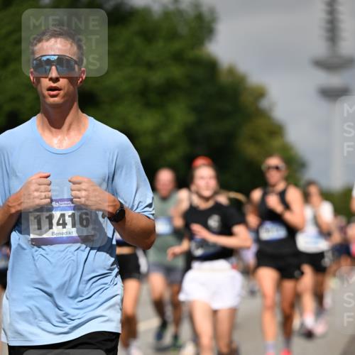 29.06.2025 - hella hamburg halbmarathon Dr. Thomas Lammeyer http://msf.ph/oto/8514081 29.06.2025 10:02:14 Kennedybrücke 1034, 1285, 1815, 2029, 2034, 2070, 2417, 2711, 3041, 3114, 3251, 3819, 3859, 4903, 5259, 5305, 5378, 5721, 5775, 5894, 6164, 6272, 6433, 6580, 6754, 6897, 7065, 7409, 7509, 7732, 7856, 7896, 8311, 8449, 8508, 8590, 8825, 9012, 9057, 9562, 9656, 9770, 10084, 11208, 11214, 11310, 11416 meine-sportfotos.de