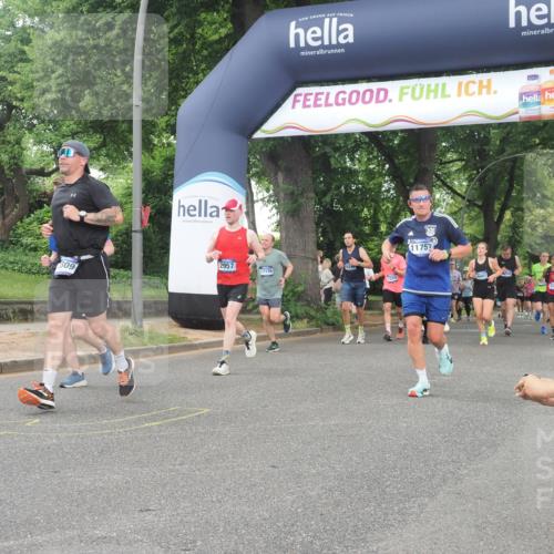 29.06.2025 - hella hamburg halbmarathon KatJ http://msf.ph/oto/8514084 29.06.2025 10:45:59 Zwischen KM18-KM19 1285, 2006, 2957, 7259 meine-sportfotos.de