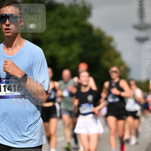 29.06.2025 - hella hamburg halbmarathon Dr. Thomas Lammeyer http://msf.ph/oto/8514085 29.06.2025 10:02:14 Kennedybrücke 1034, 1285, 1815, 2029, 2034, 2070, 2417, 2711, 3041, 3114, 3251, 3819, 3859, 4903, 5259, 5305, 5378, 5721, 5775, 5894, 6164, 6272, 6433, 6580, 6754, 6897, 7065, 7409, 7509, 7732, 7856, 7896, 8311, 8449, 8508, 8590, 8825, 9012, 9057, 9562, 9656, 9770, 10084, 11208, 11214, 11310, 11416 meine-sportfotos.de