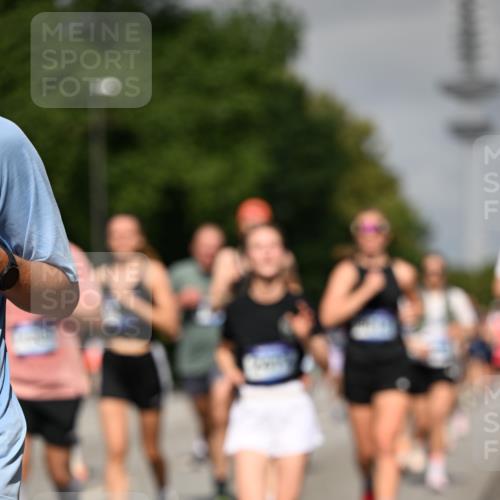 29.06.2025 - hella hamburg halbmarathon Dr. Thomas Lammeyer http://msf.ph/oto/8514098 29.06.2025 10:02:14 Kennedybrücke 1034, 1285, 1815, 2029, 2034, 2070, 2417, 2711, 3041, 3114, 3251, 3819, 3859, 4903, 5259, 5305, 5378, 5721, 5775, 5894, 6164, 6272, 6433, 6580, 6754, 6897, 7065, 7409, 7509, 7732, 7856, 7896, 8311, 8449, 8508, 8590, 8825, 9012, 9057, 9562, 9656, 9770, 10084, 11208, 11214, 11310, 11416 meine-sportfotos.de