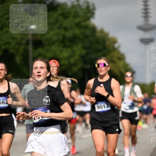 29.06.2025 - hella hamburg halbmarathon Dr. Thomas Lammeyer http://msf.ph/oto/8514123 29.06.2025 10:02:15 Kennedybrücke 1034, 1285, 1815, 2029, 2034, 2070, 2417, 2656, 2711, 3041, 3114, 3251, 3819, 3859, 4903, 5259, 5305, 5378, 5721, 5775, 5894, 6164, 6272, 6433, 6580, 6754, 6877, 6897, 7065, 7369, 7409, 7509, 7732, 7856, 7896, 8311, 8393, 8449, 8590, 8825, 9012, 9057, 9562, 9770, 10084, 11208, 11214, 11310, 11416 meine-sportfotos.de