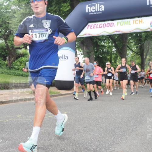 29.06.2025 - hella hamburg halbmarathon KatJ http://msf.ph/oto/8514136 29.06.2025 10:46:01 Zwischen KM18-KM19 2006, 2957, 3181, 6208, 7259, 8089 meine-sportfotos.de