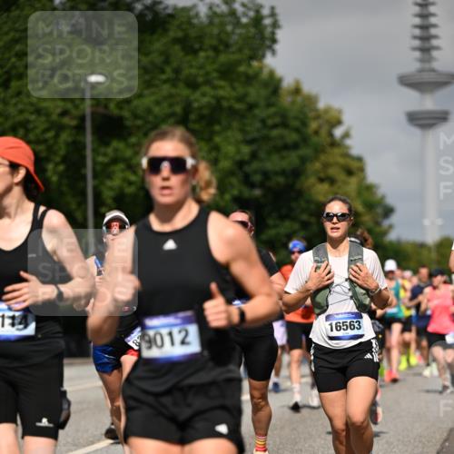 29.06.2025 - hella hamburg halbmarathon Dr. Thomas Lammeyer http://msf.ph/oto/8514156 29.06.2025 10:02:16 Kennedybrücke 1034, 1285, 1815, 2029, 2034, 2070, 2417, 2656, 2711, 2883, 3041, 3114, 3819, 3859, 4903, 5077, 5259, 5305, 5378, 5721, 5775, 5894, 6164, 6272, 6433, 6580, 6754, 6877, 6897, 7065, 7369, 7409, 7509, 7732, 7856, 7896, 8311, 8393, 8449, 8590, 8825, 9012, 9562, 9770, 10084, 11214, 11310, 11416 meine-sportfotos.de