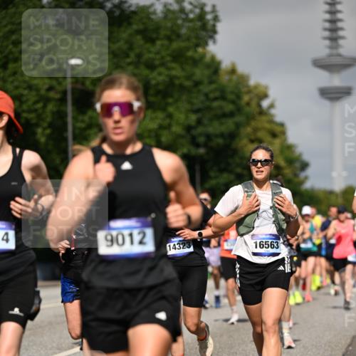29.06.2025 - hella hamburg halbmarathon Dr. Thomas Lammeyer http://msf.ph/oto/8514162 29.06.2025 10:02:16 Kennedybrücke 1034, 1285, 1815, 2029, 2034, 2070, 2417, 2656, 2711, 2883, 3041, 3114, 3819, 3859, 4903, 5077, 5259, 5305, 5378, 5721, 5775, 5894, 6164, 6272, 6433, 6580, 6754, 6877, 6897, 7065, 7369, 7409, 7509, 7732, 7856, 7896, 8311, 8393, 8449, 8590, 8825, 9012, 9562, 9770, 10084, 11214, 11310, 11416 meine-sportfotos.de