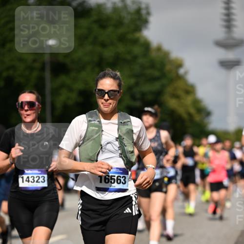 29.06.2025 - hella hamburg halbmarathon Dr. Thomas Lammeyer http://msf.ph/oto/8514212 29.06.2025 10:02:18 Kennedybrücke 1034, 1285, 1727, 1815, 2029, 2034, 2070, 2417, 2518, 2656, 2711, 2883, 3041, 3114, 3819, 3859, 4903, 5077, 5259, 5305, 5378, 5721, 5775, 5894, 6272, 6433, 6580, 6754, 6877, 6897, 7065, 7369, 7409, 7509, 7732, 7856, 7896, 8311, 8393, 8449, 8590, 8825, 9012, 9562, 9770, 10084, 11214, 11310, 11416 meine-sportfotos.de