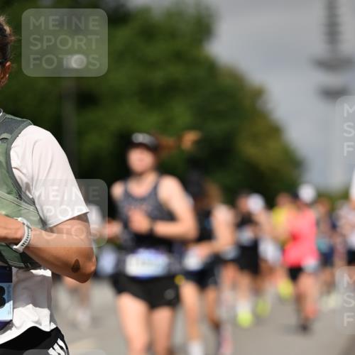 29.06.2025 - hella hamburg halbmarathon Dr. Thomas Lammeyer http://msf.ph/oto/8514246 29.06.2025 10:02:19 Kennedybrücke 1034, 1285, 1727, 1815, 2029, 2034, 2070, 2417, 2518, 2656, 2711, 2883, 3041, 3114, 3819, 3859, 4167, 4903, 5077, 5259, 5305, 5378, 5721, 5775, 5894, 6272, 6433, 6580, 6754, 6877, 6897, 7065, 7369, 7509, 7732, 7856, 7896, 8311, 8393, 8449, 8590, 8825, 9012, 9562, 9770, 10084, 11214, 11310, 11416 meine-sportfotos.de
