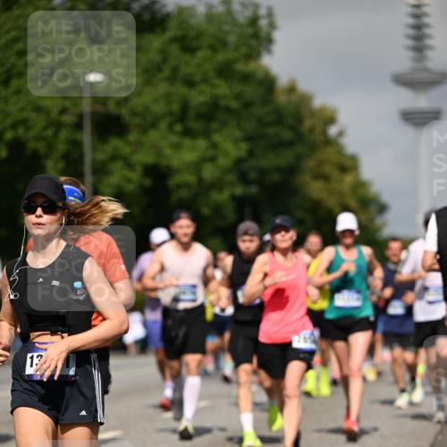 29.06.2025 - hella hamburg halbmarathon Dr. Thomas Lammeyer http://msf.ph/oto/8514313 29.06.2025 10:02:21 Kennedybrücke 1034, 1285, 1727, 1815, 2029, 2034, 2070, 2417, 2518, 2656, 2711, 2883, 3041, 3114, 3334, 3819, 3859, 4167, 4903, 5077, 5259, 5305, 5378, 5721, 5775, 5894, 6272, 6433, 6580, 6592, 6754, 6759, 6877, 7065, 7369, 7732, 7856, 7896, 8311, 8393, 8590, 8825, 9012, 9562, 9770, 10084, 11214, 11310, 11416 meine-sportfotos.de