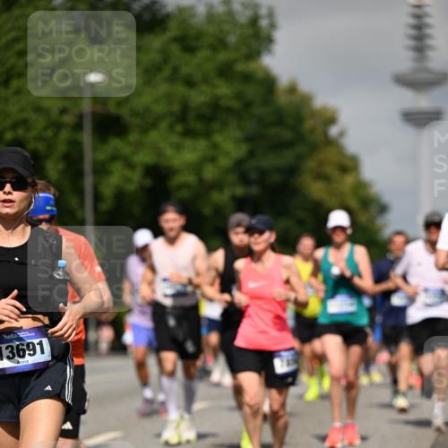 29.06.2025 - hella hamburg halbmarathon Dr. Thomas Lammeyer http://msf.ph/oto/8514326 29.06.2025 10:02:22 Kennedybrücke 1034, 1285, 1727, 1815, 2029, 2034, 2417, 2518, 2656, 2711, 2883, 3041, 3114, 3334, 3819, 3859, 4167, 4903, 5077, 5259, 5305, 5378, 5721, 5775, 5894, 6272, 6433, 6580, 6592, 6657, 6754, 6759, 6877, 7065, 7369, 7732, 7856, 7896, 8311, 8393, 8590, 8825, 9012, 9562, 9770, 10084, 11214, 11310, 11416 meine-sportfotos.de