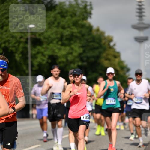 29.06.2025 - hella hamburg halbmarathon Dr. Thomas Lammeyer http://msf.ph/oto/8514342 29.06.2025 10:02:22 Kennedybrücke 1034, 1285, 1727, 1815, 2029, 2034, 2417, 2518, 2656, 2711, 2883, 3041, 3114, 3334, 3819, 3859, 4167, 4903, 5077, 5259, 5305, 5378, 5721, 5775, 5894, 6272, 6433, 6580, 6592, 6657, 6754, 6759, 6877, 7065, 7369, 7732, 7856, 7896, 8311, 8393, 8590, 8825, 9012, 9562, 9770, 10084, 11214, 11310, 11416 meine-sportfotos.de