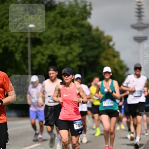 29.06.2025 - hella hamburg halbmarathon Dr. Thomas Lammeyer http://msf.ph/oto/8514350 29.06.2025 10:02:22 Kennedybrücke 1034, 1285, 1727, 1815, 2029, 2034, 2417, 2518, 2656, 2711, 2883, 3041, 3114, 3334, 3819, 3859, 4167, 4903, 5077, 5259, 5305, 5378, 5721, 5775, 5894, 6272, 6433, 6580, 6592, 6657, 6754, 6759, 6877, 7065, 7369, 7732, 7856, 7896, 8311, 8393, 8590, 8825, 9012, 9562, 9770, 10084, 11214, 11310, 11416 meine-sportfotos.de