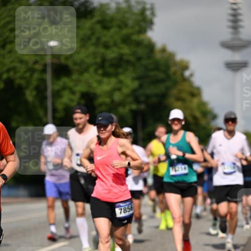 29.06.2025 - hella hamburg halbmarathon Dr. Thomas Lammeyer http://msf.ph/oto/8514353 29.06.2025 10:02:22 Kennedybrücke 1034, 1285, 1727, 1815, 2029, 2034, 2417, 2518, 2656, 2711, 2883, 3041, 3114, 3334, 3819, 3859, 4167, 4903, 5077, 5259, 5305, 5378, 5721, 5775, 5894, 6272, 6433, 6580, 6592, 6657, 6754, 6759, 6877, 7065, 7369, 7732, 7856, 7896, 8311, 8393, 8590, 8825, 9012, 9562, 9770, 10084, 11214, 11310, 11416 meine-sportfotos.de