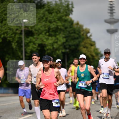 29.06.2025 - hella hamburg halbmarathon Dr. Thomas Lammeyer http://msf.ph/oto/8514358 29.06.2025 10:02:22 Kennedybrücke 1034, 1285, 1727, 1815, 2029, 2034, 2417, 2518, 2656, 2711, 2883, 3041, 3114, 3334, 3819, 3859, 4167, 4903, 5077, 5259, 5305, 5378, 5721, 5775, 5894, 6272, 6433, 6580, 6592, 6657, 6754, 6759, 6877, 7065, 7369, 7732, 7856, 7896, 8311, 8393, 8590, 8825, 9012, 9562, 9770, 10084, 11214, 11310, 11416 meine-sportfotos.de