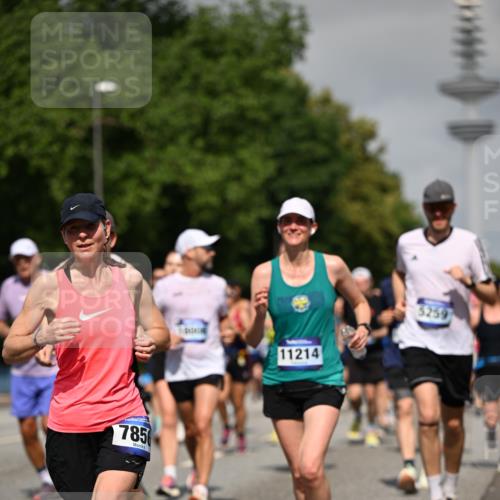 29.06.2025 - hella hamburg halbmarathon Dr. Thomas Lammeyer http://msf.ph/oto/8514383 29.06.2025 10:02:23 Kennedybrücke 1034, 1285, 1727, 1815, 2029, 2034, 2417, 2518, 2656, 2711, 2883, 3041, 3114, 3334, 3819, 3859, 4152, 4167, 4903, 5077, 5259, 5305, 5378, 5721, 5775, 5894, 6272, 6433, 6580, 6592, 6657, 6754, 6759, 6877, 7369, 7732, 7856, 7896, 8311, 8393, 8590, 8825, 9012, 9562, 9770, 10084, 10724, 11214, 11416 meine-sportfotos.de