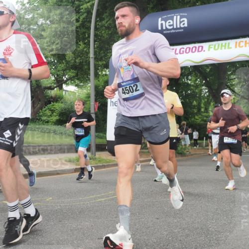 29.06.2025 - hella hamburg halbmarathon KatJ http://msf.ph/oto/8514407 29.06.2025 10:46:08 Zwischen KM18-KM19 3181, 3425, 3983, 4502, 6208, 6997, 7287, 8089 meine-sportfotos.de