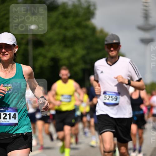 29.06.2025 - hella hamburg halbmarathon Dr. Thomas Lammeyer http://msf.ph/oto/8514441 29.06.2025 10:02:25 Kennedybrücke 1034, 1285, 1727, 1815, 2029, 2034, 2417, 2518, 2656, 2711, 2883, 3041, 3114, 3334, 3819, 3859, 3952, 4152, 4167, 4903, 5077, 5259, 5305, 5378, 5721, 5775, 5894, 6272, 6433, 6580, 6592, 6657, 6754, 6759, 6877, 7369, 7732, 7856, 8311, 8393, 8825, 9012, 9562, 9770, 10084, 10724, 11214, 11416 meine-sportfotos.de