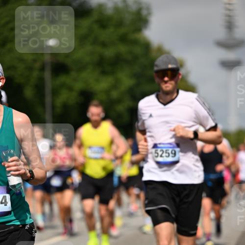 29.06.2025 - hella hamburg halbmarathon Dr. Thomas Lammeyer http://msf.ph/oto/8514449 29.06.2025 10:02:25 Kennedybrücke 1034, 1285, 1727, 1815, 2029, 2034, 2417, 2518, 2656, 2711, 2883, 3041, 3114, 3334, 3819, 3859, 3952, 4152, 4167, 4903, 5077, 5259, 5305, 5378, 5721, 5775, 5894, 6272, 6433, 6580, 6592, 6657, 6754, 6759, 6877, 7369, 7732, 7856, 8311, 8393, 8825, 9012, 9562, 9770, 10084, 10724, 11214, 11416 meine-sportfotos.de