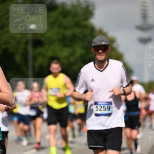 29.06.2025 - hella hamburg halbmarathon Dr. Thomas Lammeyer http://msf.ph/oto/8514453 29.06.2025 10:02:25 Kennedybrücke 1034, 1285, 1727, 1815, 2029, 2034, 2417, 2518, 2656, 2711, 2883, 3041, 3114, 3334, 3819, 3859, 3952, 4152, 4167, 4903, 5077, 5259, 5305, 5378, 5721, 5775, 5894, 6272, 6433, 6580, 6592, 6657, 6754, 6759, 6877, 7369, 7732, 7856, 8311, 8393, 8825, 9012, 9562, 9770, 10084, 10724, 11214, 11416 meine-sportfotos.de