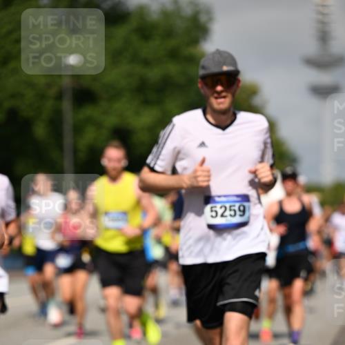 29.06.2025 - hella hamburg halbmarathon Dr. Thomas Lammeyer http://msf.ph/oto/8514459 29.06.2025 10:02:25 Kennedybrücke 1034, 1285, 1727, 1815, 2029, 2034, 2417, 2518, 2656, 2711, 2883, 3041, 3114, 3334, 3819, 3859, 3952, 4152, 4167, 4903, 5077, 5259, 5305, 5378, 5721, 5775, 5894, 6272, 6433, 6580, 6592, 6657, 6754, 6759, 6877, 7369, 7732, 7856, 8311, 8393, 8825, 9012, 9562, 9770, 10084, 10724, 11214, 11416 meine-sportfotos.de