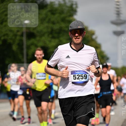 29.06.2025 - hella hamburg halbmarathon Dr. Thomas Lammeyer http://msf.ph/oto/8514464 29.06.2025 10:02:25 Kennedybrücke 1034, 1285, 1727, 1815, 2029, 2034, 2417, 2518, 2656, 2711, 2883, 3041, 3114, 3334, 3819, 3859, 3952, 4152, 4167, 4903, 5077, 5259, 5305, 5378, 5721, 5775, 5894, 6272, 6433, 6580, 6592, 6657, 6754, 6759, 6877, 7369, 7732, 7856, 8311, 8393, 8825, 9012, 9562, 9770, 10084, 10724, 11214, 11416 meine-sportfotos.de