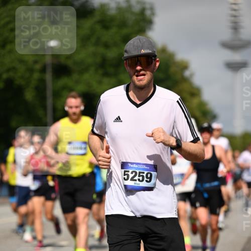 29.06.2025 - hella hamburg halbmarathon Dr. Thomas Lammeyer http://msf.ph/oto/8514470 29.06.2025 10:02:25 Kennedybrücke 1034, 1285, 1727, 1815, 2029, 2034, 2417, 2518, 2656, 2711, 2883, 3041, 3114, 3334, 3819, 3859, 3952, 4152, 4167, 4903, 5077, 5259, 5305, 5378, 5721, 5775, 5894, 6272, 6433, 6580, 6592, 6657, 6754, 6759, 6877, 7369, 7732, 7856, 8311, 8393, 8825, 9012, 9562, 9770, 10084, 10724, 11214, 11416 meine-sportfotos.de