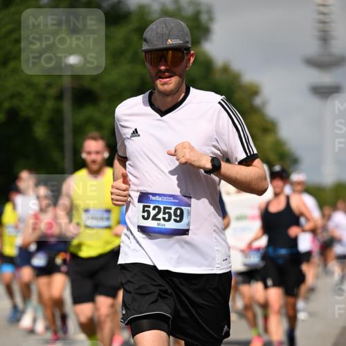29.06.2025 - hella hamburg halbmarathon Dr. Thomas Lammeyer http://msf.ph/oto/8514475 29.06.2025 10:02:26 Kennedybrücke 1034, 1285, 1727, 1815, 2029, 2034, 2417, 2518, 2656, 2711, 2883, 3041, 3114, 3334, 3819, 3859, 3952, 4152, 4167, 4903, 5077, 5259, 5305, 5378, 5721, 5775, 5894, 6272, 6433, 6580, 6592, 6657, 6754, 6759, 6877, 7369, 7732, 7856, 8311, 8393, 8825, 9012, 9562, 9770, 10084, 10724, 11214 meine-sportfotos.de