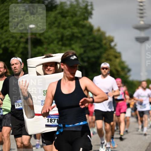 29.06.2025 - hella hamburg halbmarathon Dr. Thomas Lammeyer http://msf.ph/oto/8514528 29.06.2025 10:02:28 Kennedybrücke 1034, 1285, 1410, 1727, 1815, 2029, 2034, 2518, 2656, 2883, 3041, 3114, 3334, 3819, 3859, 3952, 4152, 4167, 5077, 5259, 5305, 5378, 5721, 6272, 6294, 6433, 6592, 6657, 6754, 6759, 6877, 7369, 7732, 7856, 8311, 8393, 8825, 9012, 9562, 9770, 10084, 10724, 11214 meine-sportfotos.de