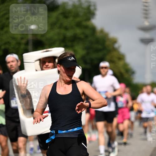 29.06.2025 - hella hamburg halbmarathon Dr. Thomas Lammeyer http://msf.ph/oto/8514534 29.06.2025 10:02:28 Kennedybrücke 1034, 1285, 1410, 1727, 1815, 2029, 2034, 2518, 2656, 2883, 3041, 3114, 3334, 3819, 3859, 3952, 4152, 4167, 5077, 5259, 5305, 5378, 5721, 6272, 6294, 6433, 6592, 6657, 6754, 6759, 6877, 7369, 7732, 7856, 8311, 8393, 8825, 9012, 9562, 9770, 10084, 10724, 11214 meine-sportfotos.de