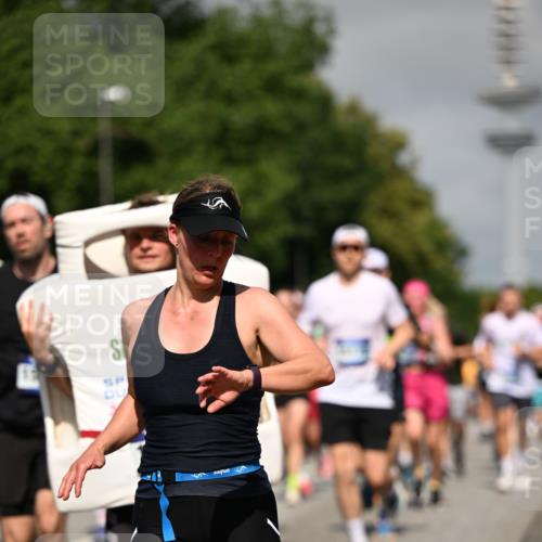 29.06.2025 - hella hamburg halbmarathon Dr. Thomas Lammeyer http://msf.ph/oto/8514540 29.06.2025 10:02:28 Kennedybrücke 1034, 1285, 1410, 1727, 1815, 2029, 2034, 2518, 2656, 2883, 3041, 3114, 3334, 3819, 3859, 3952, 4152, 4167, 5077, 5259, 5305, 5378, 5721, 6272, 6294, 6433, 6592, 6657, 6754, 6759, 6877, 7369, 7732, 7856, 8311, 8393, 8825, 9012, 9562, 9770, 10084, 10724, 11214 meine-sportfotos.de