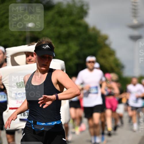 29.06.2025 - hella hamburg halbmarathon Dr. Thomas Lammeyer http://msf.ph/oto/8514548 29.06.2025 10:02:28 Kennedybrücke 1034, 1285, 1410, 1727, 1815, 2029, 2034, 2518, 2656, 2883, 3041, 3114, 3334, 3819, 3859, 3952, 4152, 4167, 5077, 5259, 5305, 5378, 5721, 6272, 6294, 6433, 6592, 6657, 6754, 6759, 6877, 7369, 7732, 7856, 8311, 8393, 8825, 9012, 9562, 9770, 10084, 10724, 11214 meine-sportfotos.de