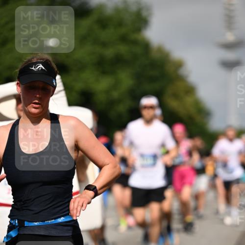 29.06.2025 - hella hamburg halbmarathon Dr. Thomas Lammeyer http://msf.ph/oto/8514560 29.06.2025 10:02:29 Kennedybrücke 1034, 1285, 1410, 1727, 1815, 2029, 2034, 2518, 2656, 2883, 3041, 3334, 3819, 3859, 3952, 4152, 4167, 5077, 5259, 5305, 5378, 5721, 6272, 6294, 6433, 6592, 6657, 6754, 6759, 6877, 7369, 7732, 7856, 8311, 8393, 8825, 9770, 10084, 10724, 11214 meine-sportfotos.de