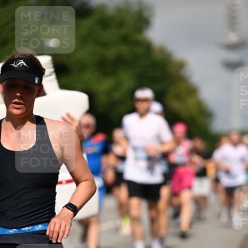 29.06.2025 - hella hamburg halbmarathon Dr. Thomas Lammeyer http://msf.ph/oto/8514566 29.06.2025 10:02:29 Kennedybrücke 1034, 1285, 1410, 1727, 1815, 2029, 2034, 2518, 2656, 2883, 3041, 3334, 3819, 3859, 3952, 4152, 4167, 5077, 5259, 5305, 5378, 5721, 6272, 6294, 6433, 6592, 6657, 6754, 6759, 6877, 7369, 7732, 7856, 8311, 8393, 8825, 9770, 10084, 10724, 11214 meine-sportfotos.de