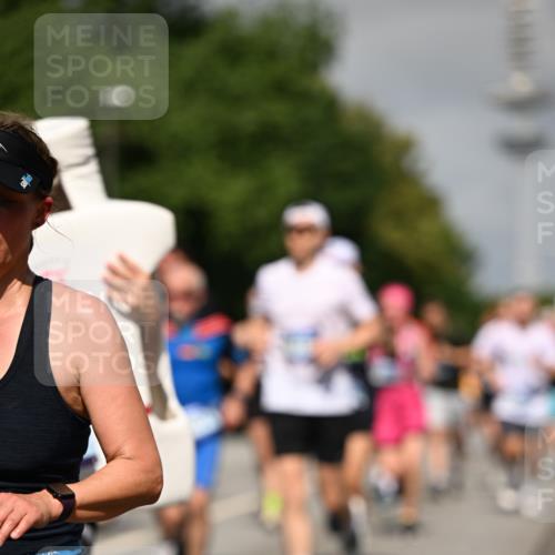 29.06.2025 - hella hamburg halbmarathon Dr. Thomas Lammeyer http://msf.ph/oto/8514572 29.06.2025 10:02:29 Kennedybrücke 1034, 1285, 1410, 1727, 1815, 2029, 2034, 2518, 2656, 2883, 3041, 3334, 3819, 3859, 3952, 4152, 4167, 5077, 5259, 5305, 5378, 5721, 6272, 6294, 6433, 6592, 6657, 6754, 6759, 6877, 7369, 7732, 7856, 8311, 8393, 8825, 9770, 10084, 10724, 11214 meine-sportfotos.de
