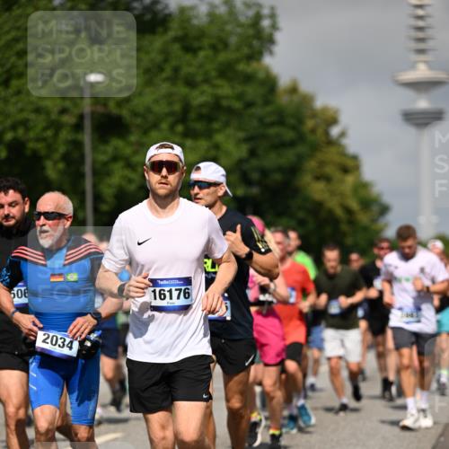 29.06.2025 - hella hamburg halbmarathon Dr. Thomas Lammeyer http://msf.ph/oto/8514599 29.06.2025 10:02:30 Kennedybrücke 1034, 1285, 1410, 1727, 2029, 2034, 2518, 2656, 2883, 3041, 3334, 3819, 3859, 3952, 4152, 4167, 5077, 5259, 5305, 5378, 5721, 6272, 6294, 6433, 6592, 6657, 6754, 6759, 6877, 7369, 7732, 7856, 8311, 8393, 8825, 9770, 10084, 10724, 11214 meine-sportfotos.de