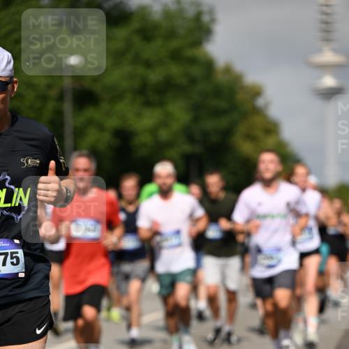 29.06.2025 - hella hamburg halbmarathon Dr. Thomas Lammeyer http://msf.ph/oto/8514671 29.06.2025 10:02:32 Kennedybrücke 1034, 1285, 1410, 1727, 1951, 2029, 2034, 2518, 2656, 2883, 3041, 3091, 3097, 3334, 3819, 3859, 3952, 4152, 4167, 5077, 5084, 5259, 5305, 5721, 6272, 6294, 6433, 6592, 6629, 6657, 6754, 6759, 6877, 7082, 7369, 7716, 7732, 7856, 8393, 8825, 9770, 10084, 10724, 11212, 11214 meine-sportfotos.de