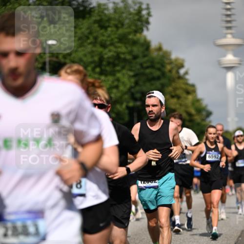 29.06.2025 - hella hamburg halbmarathon Dr. Thomas Lammeyer http://msf.ph/oto/8514780 29.06.2025 10:02:35 Kennedybrücke 1034, 1285, 1410, 1727, 1946, 1951, 2029, 2034, 2518, 2656, 2840, 2883, 3091, 3097, 3334, 3819, 3859, 3952, 4152, 4167, 5077, 5084, 5259, 5305, 5721, 6294, 6433, 6592, 6629, 6657, 6754, 6759, 6877, 7082, 7369, 7716, 7732, 7856, 8393, 8825, 9727, 9770, 10084, 10724, 11212, 11214 meine-sportfotos.de