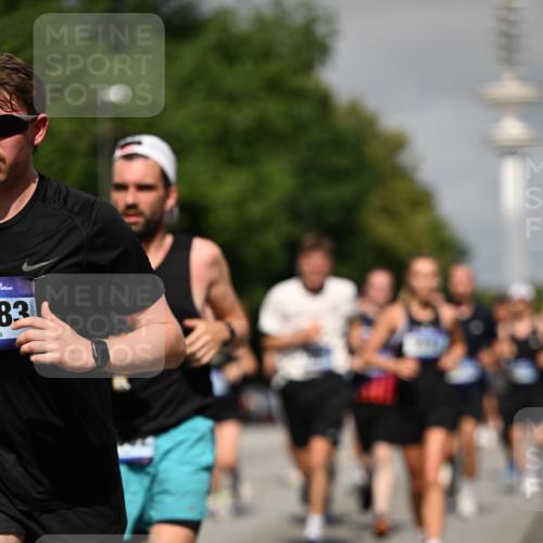 29.06.2025 - hella hamburg halbmarathon Dr. Thomas Lammeyer http://msf.ph/oto/8514843 29.06.2025 10:02:36 Kennedybrücke 1034, 1285, 1410, 1727, 1946, 1951, 2034, 2518, 2656, 2840, 2883, 3091, 3097, 3334, 3819, 3859, 3952, 4152, 4167, 5077, 5084, 5259, 5721, 6294, 6433, 6592, 6629, 6657, 6754, 6759, 6877, 7082, 7232, 7369, 7716, 7732, 7856, 8068, 8393, 8639, 8825, 9727, 9770, 10084, 10724, 11212 meine-sportfotos.de