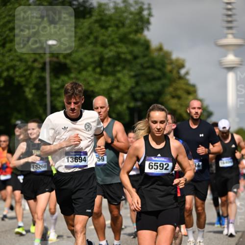 29.06.2025 - hella hamburg halbmarathon Dr. Thomas Lammeyer http://msf.ph/oto/8514888 29.06.2025 10:02:38 Kennedybrücke 1034, 1285, 1410, 1727, 1946, 1951, 2034, 2518, 2656, 2840, 2883, 2907, 3091, 3097, 3334, 3819, 3859, 3952, 4152, 4167, 5077, 5084, 5721, 6294, 6433, 6592, 6629, 6657, 6759, 6877, 7082, 7232, 7369, 7716, 7732, 8068, 8393, 8639, 8721, 9727, 9770, 10084, 10724, 11212 meine-sportfotos.de