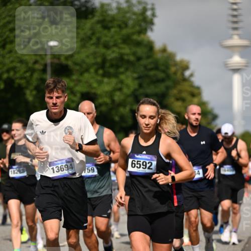 29.06.2025 - hella hamburg halbmarathon Dr. Thomas Lammeyer http://msf.ph/oto/8514900 29.06.2025 10:02:38 Kennedybrücke 1034, 1285, 1410, 1727, 1946, 1951, 2034, 2518, 2656, 2840, 2883, 2907, 3091, 3097, 3334, 3819, 3859, 3952, 4152, 4167, 5077, 5084, 5721, 6294, 6433, 6592, 6629, 6657, 6759, 6877, 7082, 7232, 7369, 7716, 7732, 8068, 8393, 8639, 8721, 9727, 9770, 10084, 10724, 11212 meine-sportfotos.de