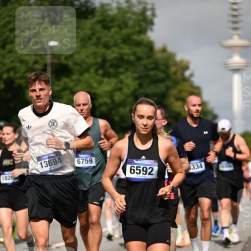 29.06.2025 - hella hamburg halbmarathon Dr. Thomas Lammeyer http://msf.ph/oto/8514906 29.06.2025 10:02:38 Kennedybrücke 1034, 1285, 1410, 1727, 1946, 1951, 2034, 2518, 2656, 2840, 2883, 2907, 3091, 3097, 3334, 3819, 3859, 3952, 4152, 4167, 5077, 5084, 5721, 6294, 6433, 6592, 6629, 6657, 6759, 6877, 7082, 7232, 7369, 7716, 7732, 8068, 8393, 8639, 8721, 9727, 9770, 10084, 10724, 11212 meine-sportfotos.de